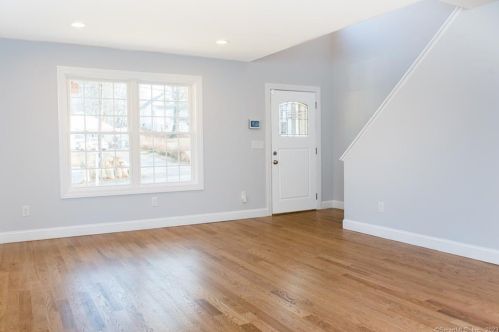 793 Pond St, Bridgeport, CT 06606-2953