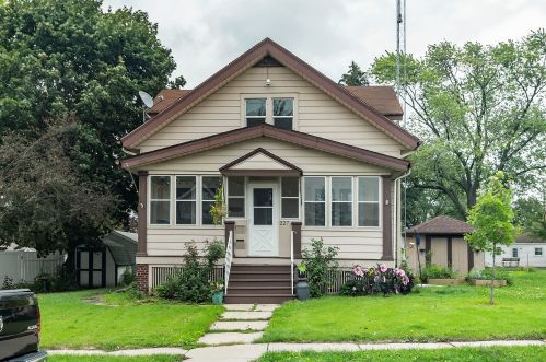 227 Maple St, Watertown, WI 53094-4011