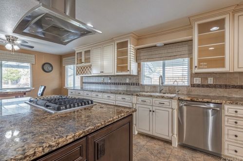 42522 15 St, Lancaster CA 93534-6212 exterior