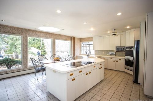 62 Sherwood Ln, Norwich, CT 06360-5248