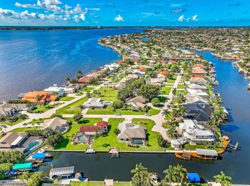 2215 31st St, Cape Coral, FL 33904-4093