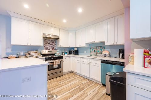 451 Middle Rd, Hazlet NJ  07730-2483 exterior