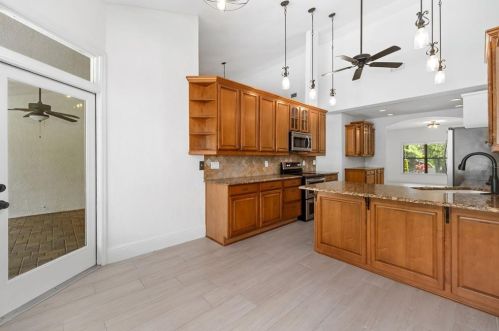 552 Lake Ave, Altamonte Springs FL  32701-3639 exterior