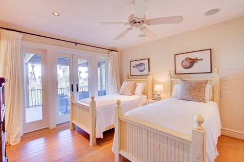 367 Pelican Flight Dr, Isle Of Palms SC  29451-9411 exterior