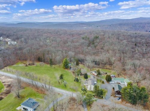 221 Oscawana Lake Rd, Tompkins Corners NY  10579-2600 exterior