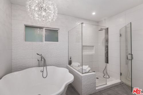 3200 Wrightwood Dr, North Hollywood CA  91604-3936 exterior
