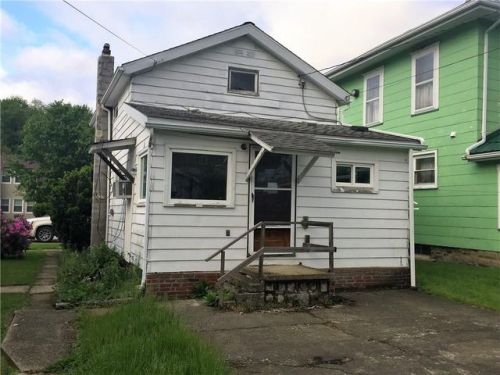 706 Washington St, Conneautville, PA 16406-7116