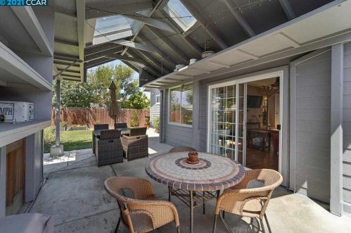 2854 Mcbryde Ave, Richmond CA  94804-1247 exterior