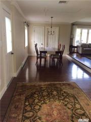 10 Windmill Rd, Oakdale, NY 11769-1817