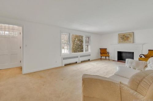 114 Brewster Rd, Hartford, CT 06117-2101