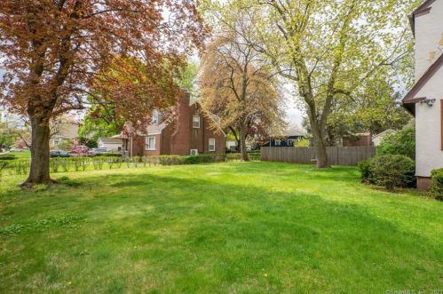 102 Stewart St, New Britain, CT 06053-3232