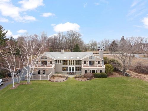 404 Nanaquaket Rd, Tiverton, RI 02878-4753