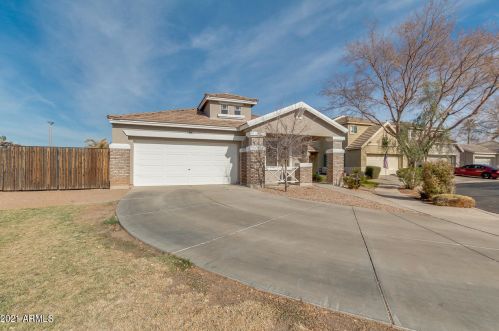 8708 Lakeview Cir, Mesa, AZ 85209-5318