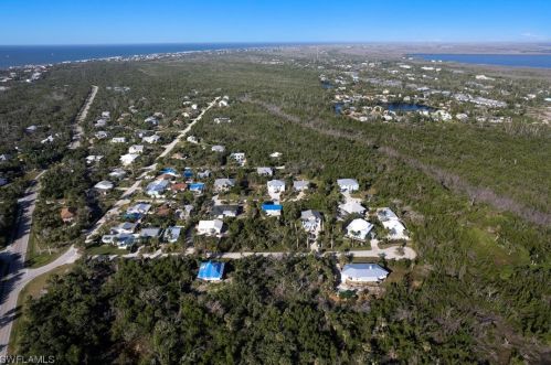 555 Piedmont Rd, Sanibel FL  exterior