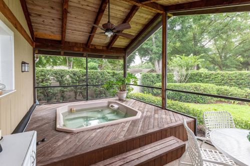 1610 King Arthur Cir, Maitland FL  32751-5818 exterior