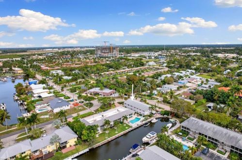 1686 Blue Point Ave, Naples, FL 34102-0567
