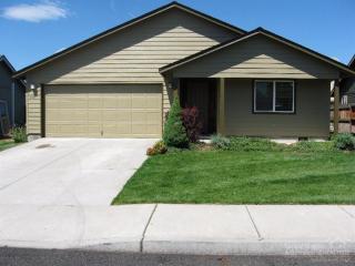 2821 Peridot Ave, Eagle Crest OR  97756-7852 exterior