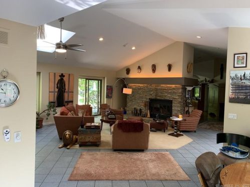 92 Aspen Ln, Stamford, CT 06903-3033