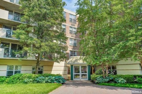 200 Grand Cove Way, Edgewater NJ 07020-7214 exterior