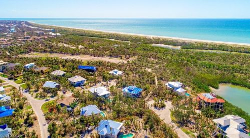 1813 Long Pt Ln, Sanibel FL 33957-2423 exterior