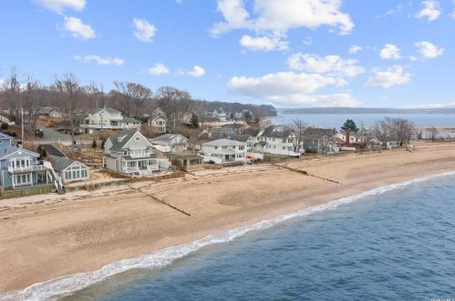 11 Argyle Dr, Northport NY  11768-1002 exterior