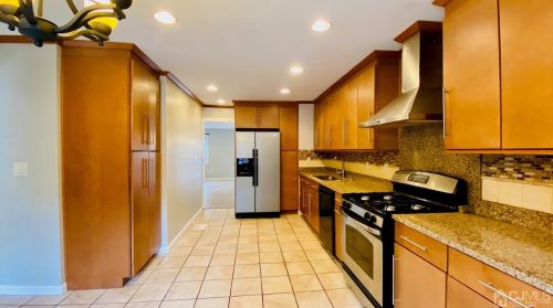 88 Highview Dr, Woodbridge, NJ 07095-3908