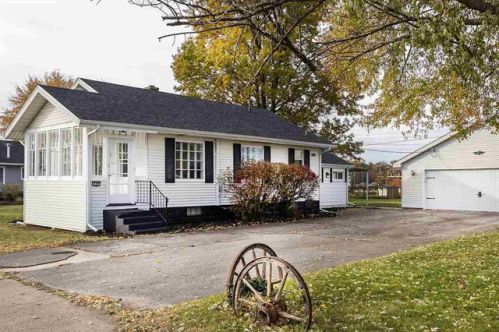 119 Bosse Ave, Mishawaka IN  46544-3504 exterior