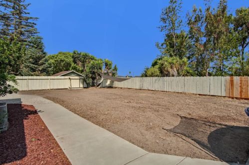 1090 Westward Dr, Hollister CA  95023-5717 exterior