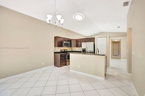 2728 177th Ave, Hollywood FL  33029-5142 exterior