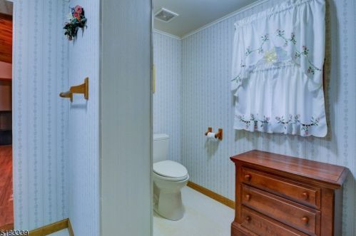 40 Lake Pochung Rd, Wantage NJ  07461-4126 exterior