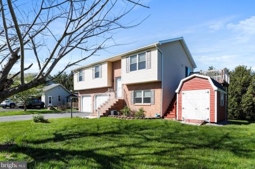 6 Holly Ct, Lees Cross Roads, PA 17257-8749