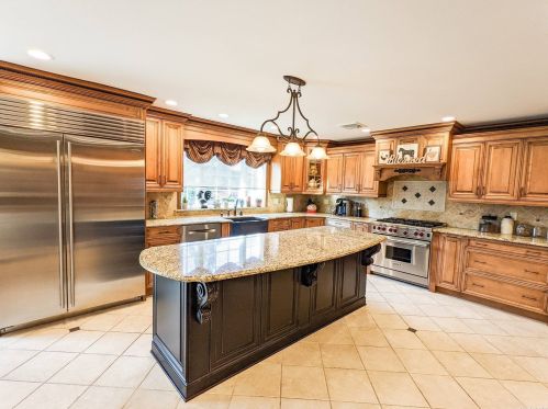 16 Lodge Ln, Miller Place NY  11764-1912 exterior