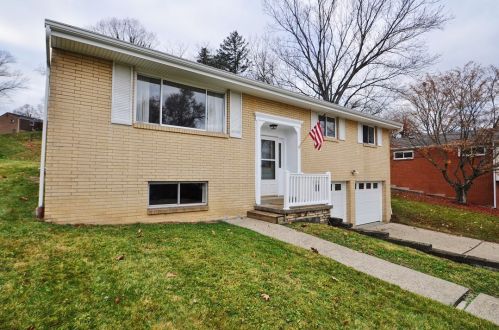 1546 Theresa Ave, Library, PA 15129-9626