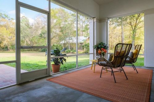 583 Lora Ln, Tarpon Springs FL 34688-9058 exterior