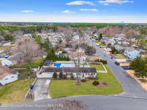 18 Hollywood Dr, Bricktown NJ  08723-3449 exterior
