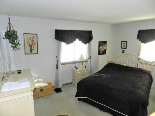 8065 Manor Cir, Milwaukee, WI 53223-6249