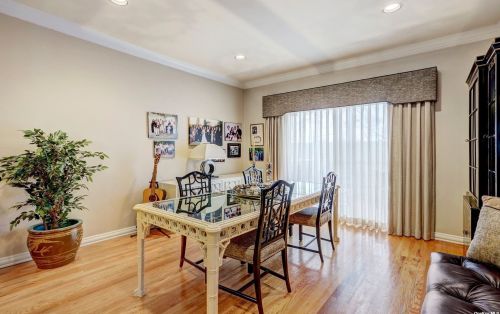 127 Cinnamon Ct, Huntington Station NY  11747-8711 exterior