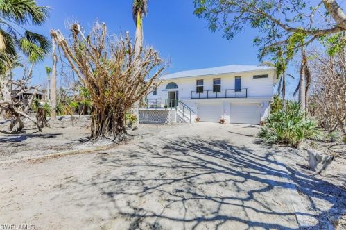 4269 Gulf Pines Dr, Sanibel, FL 33957-2928