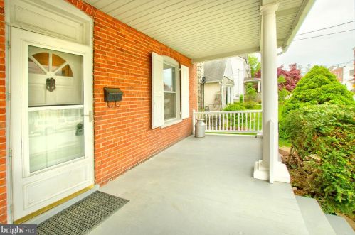 522 2nd Ave, Parkesburg PA  19365-1404 exterior