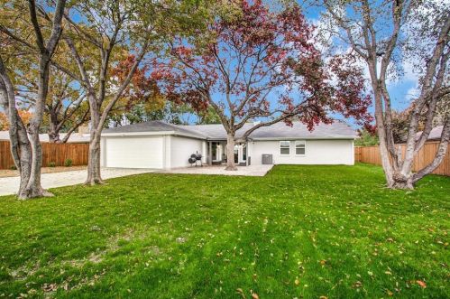 10905 Damon Ln, Dallas TX  75229-3839 exterior