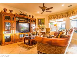 12644 Biscayne Ct, Naples FL  34105-4936 exterior