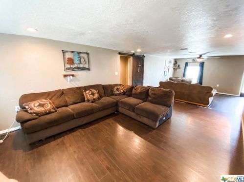 302 Mccormick Dr, Victoria TX 77904-9608 exterior