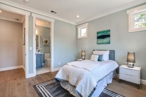575 Beresford Ave, Redwood City CA  94061-4205 exterior
