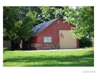 3543 29th St, Tulsa, OK 74114-6105