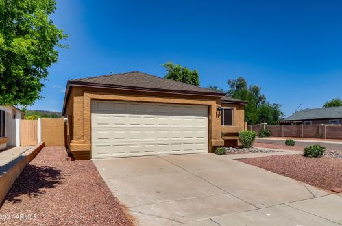 4020 Villa Linda Dr, Glendale, AZ 85310-5186