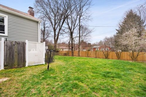 106 Halyan Rd, Yorktown Hgts NY  10598-4304 exterior