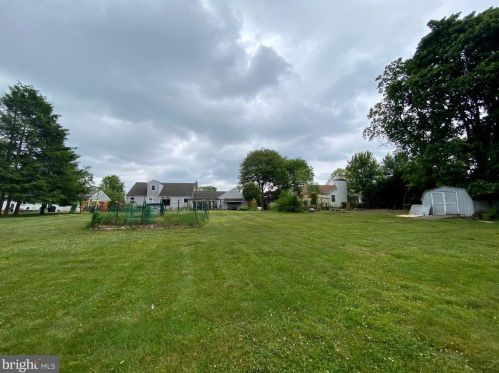 844 Maple Dr, Southampton PA 18966-4208 exterior