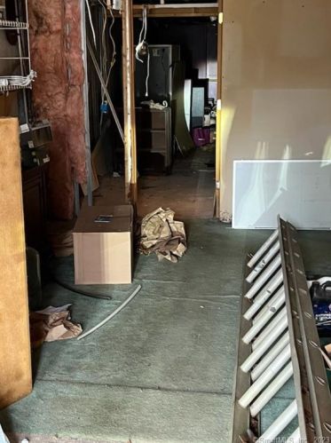 221 Poplar Rd, Middletown, CT 06457-1924