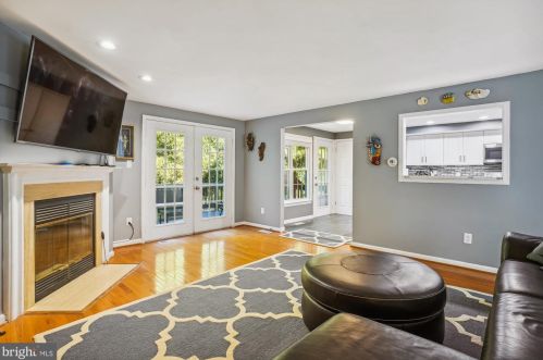 1502 Deer Point Way, Herndon VA  20194-1584 exterior