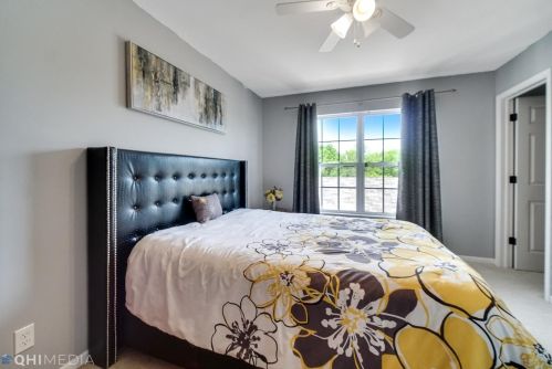 11818 Broadway, Crown Point IN  46307-8877 exterior